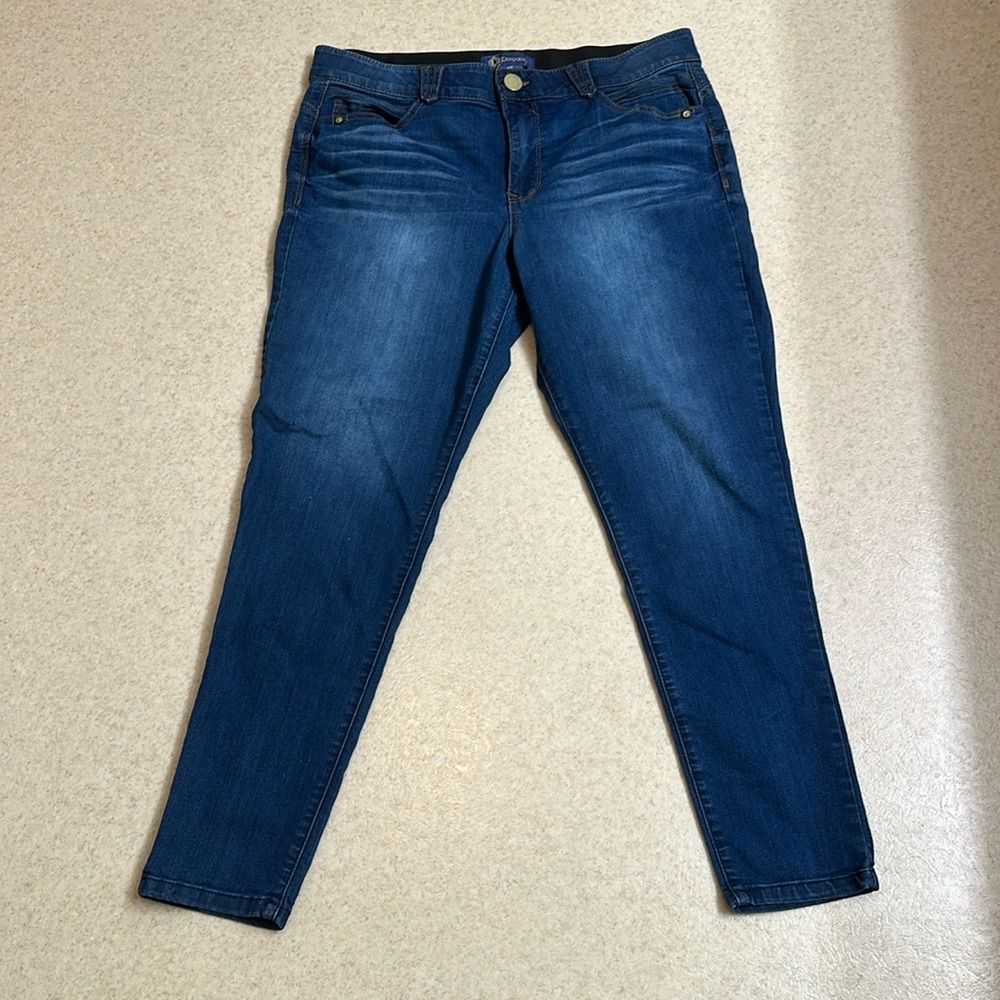 Democracy “ab” solution women’s size 16.